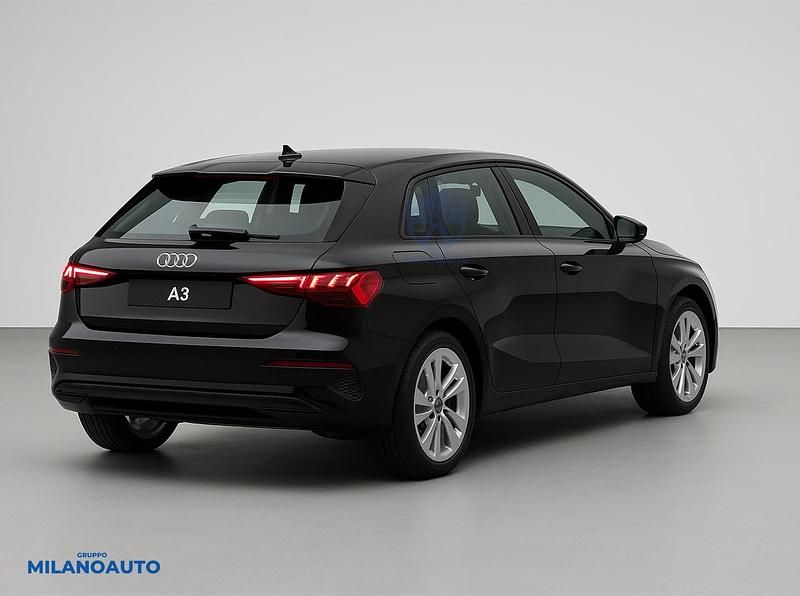 Begagnad Audi A3 Sportback Design 110 HK (80 kW) 2023 Svart Halvkombi