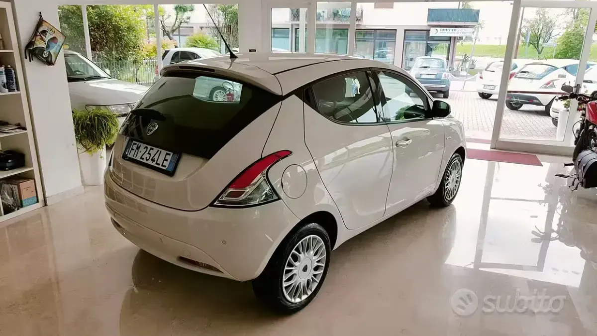 Usata Lancia Ypsilon 69 CV (50 kW) 2017 Beige Utilitaria