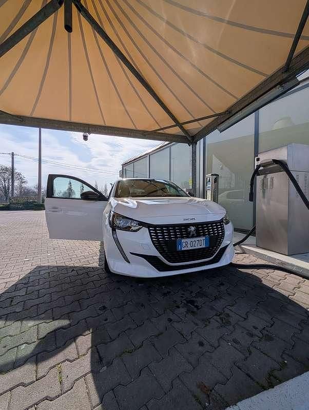Usata Peugeot 208 Allure 75 CV (55 kW) 2023 Bianco Utilitaria