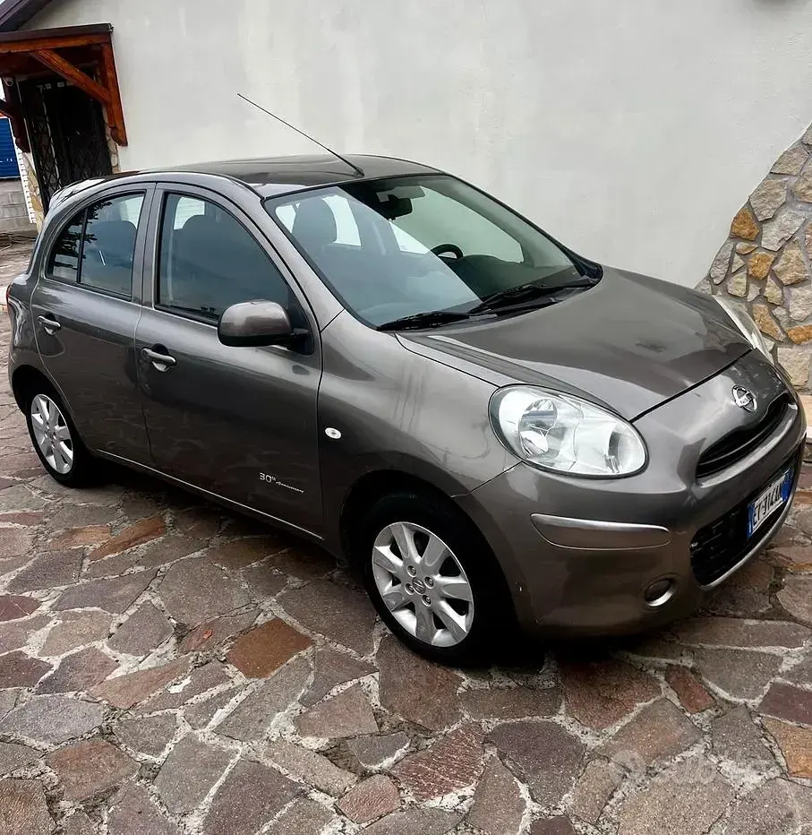 Usata Nissan Micra 80 CV (58 kW) 2013 Marrone Utilitaria