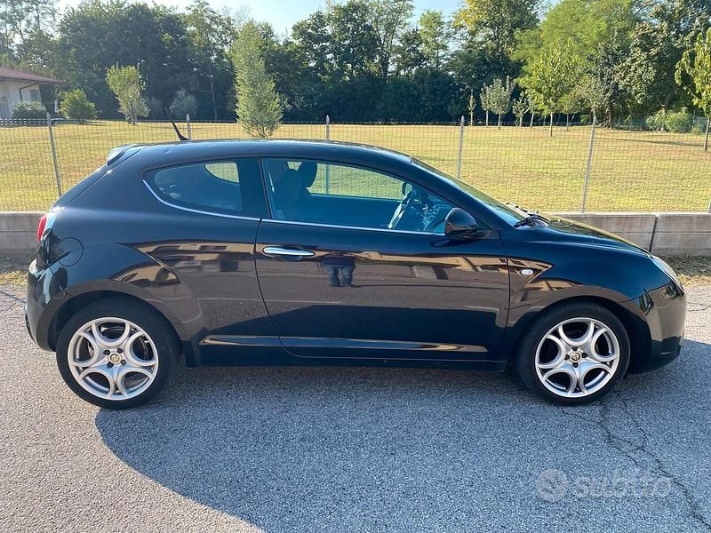 Usata Alfa Romeo MiTo Distinctive 105 CV (77 kW) 2010 Nero Utilitaria