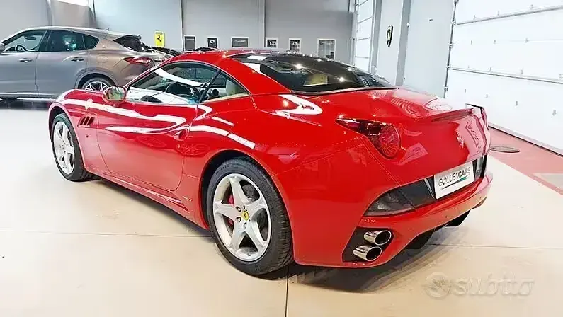 Usata Ferrari California 460 CV (338 kW) 2012 Rosso Cabrio