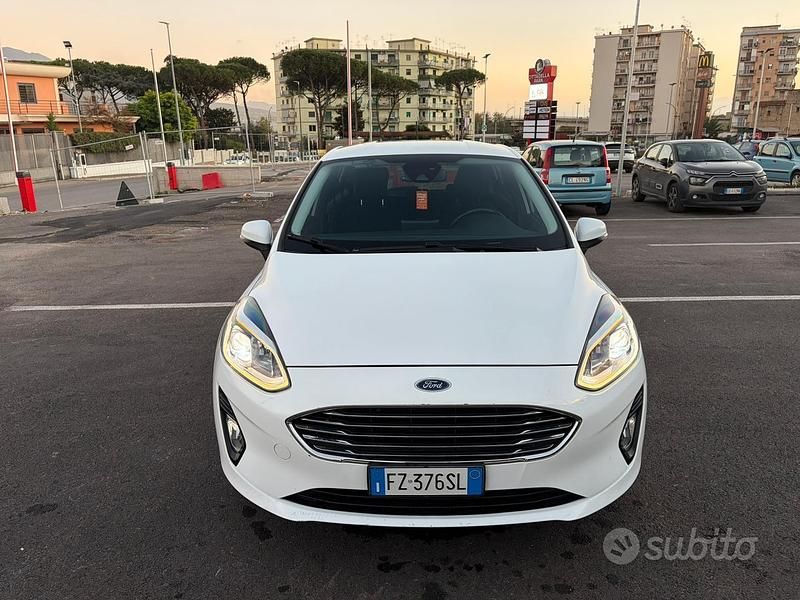 Bianco Usata 2019 Ford Fiesta Titanium Tre volumi | 7999 € (Buon prezzo) - Immagine 1/4