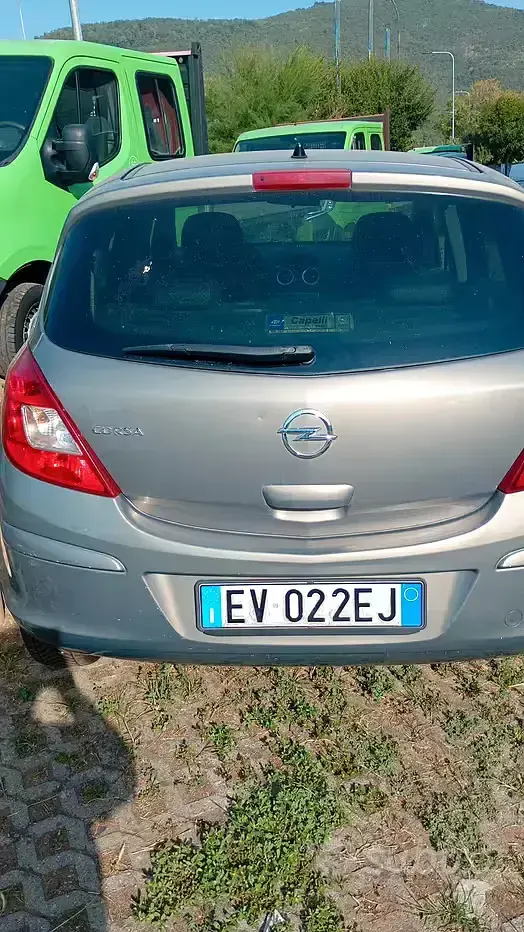 Usata Opel Corsa 85 CV (62 kW) 2014 Marrone Utilitaria