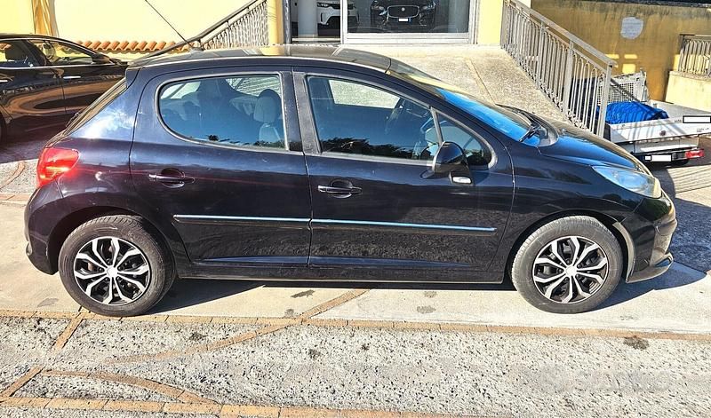 Gebraucht Peugeot 207 75 PS (55 kW) 2007 Schwarz Limousine