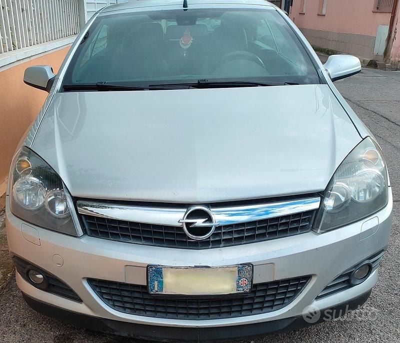 Usata Opel Astra Cabriolet 150 CV (110 kW) 2007 Grigio Cabrio