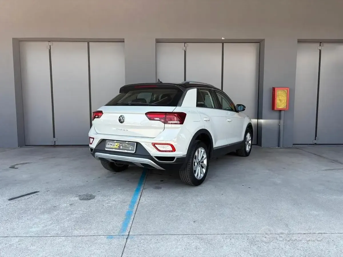 Usata VW T-Roc Style 110 CV (80 kW) 2023 Beige SUV