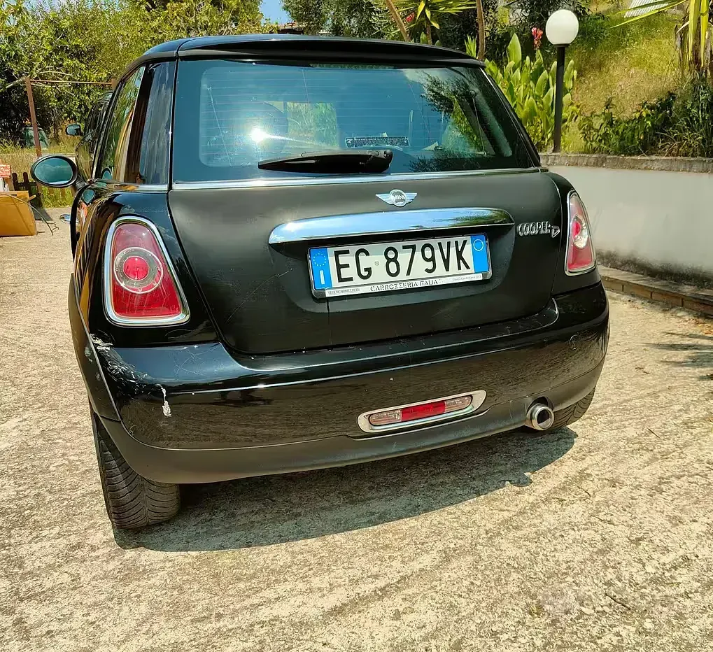Usata Mini Cooper D 112 CV (82 kW) 2011 Nero Utilitaria