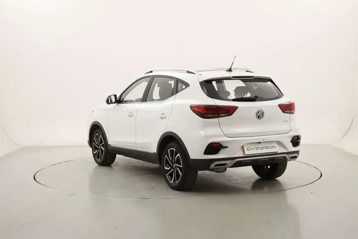 Usata MG ZS Luxury 111 CV (81 kW) 2022 Bianco SUV