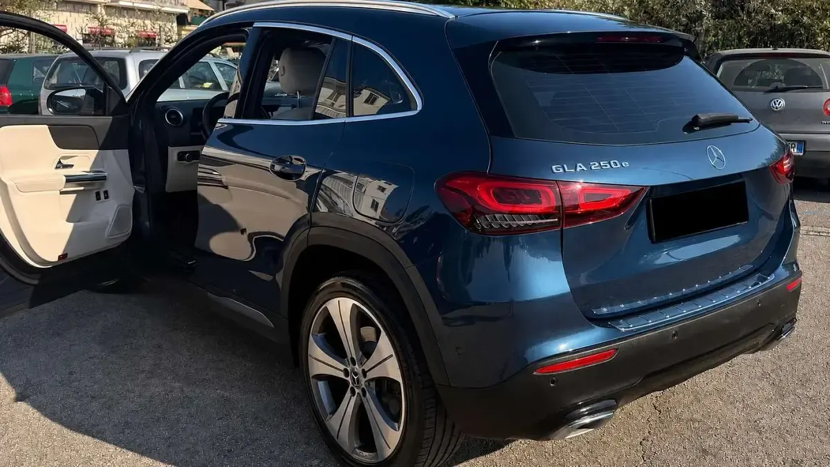 Usata Mercedes GLA250 160 CV (117 kW) 2020 Blu/azzurro SUV