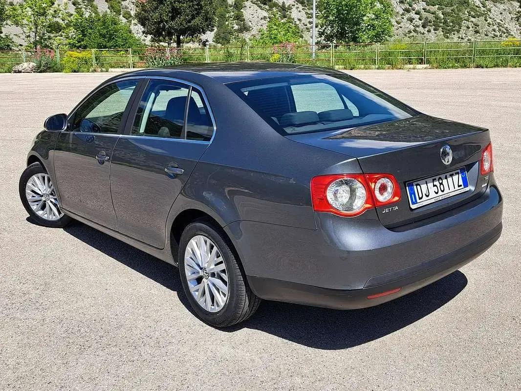 Usata VW Jetta 105 CV (77 kW) 2007 Grigio Berlina