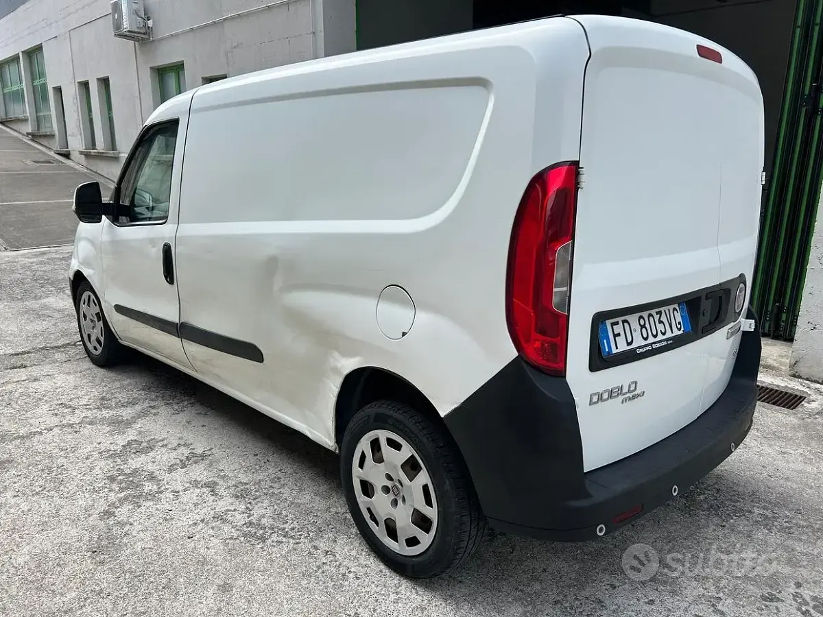Usata Fiat Doblò 105 CV (77 kW) 2016 Bianco Monovolume