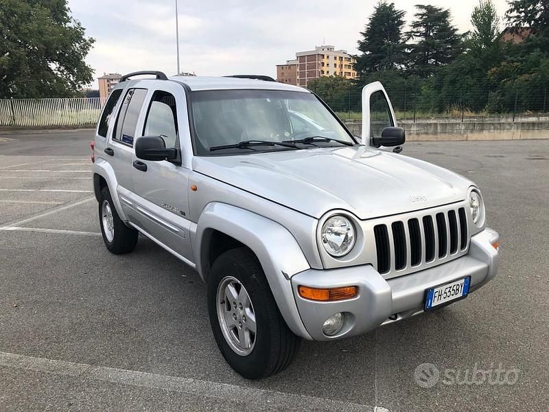 Usata Jeep Cherokee 211 CV (155 kW) 2002 Grigio SUV