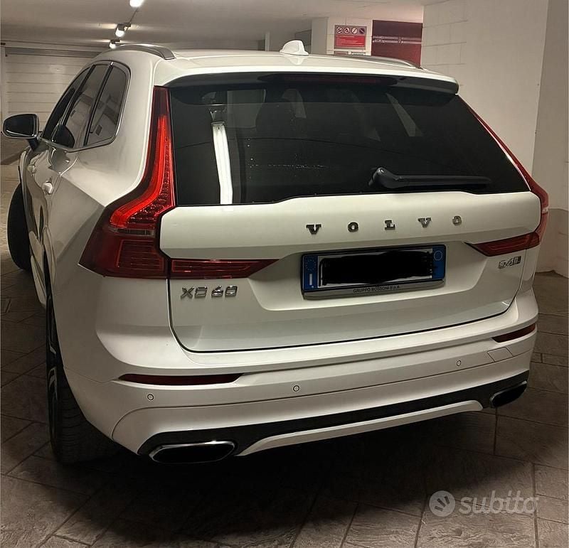 Bianco Usata 2018 Volvo XC60 R-Design Kinetic SUV | 22.000 € (Buon prezzo) - Immagine 1/4