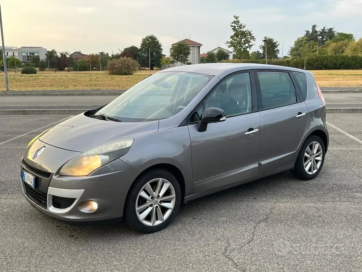 Usata Renault Scénic 130 CV (95 kW) 2011 Marrone Monovolume