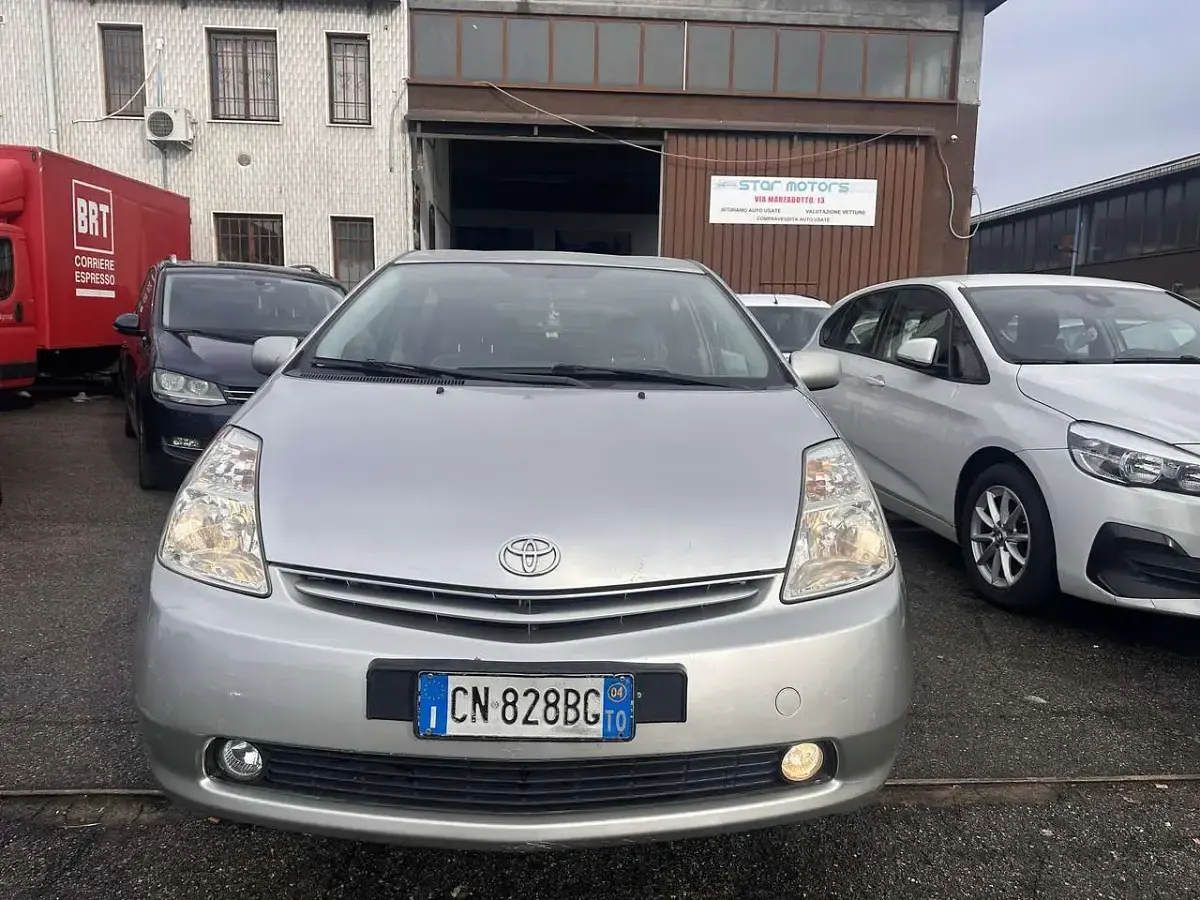 Usata Toyota Prius 77 CV (56 kW) 2004 Grigio Utilitaria