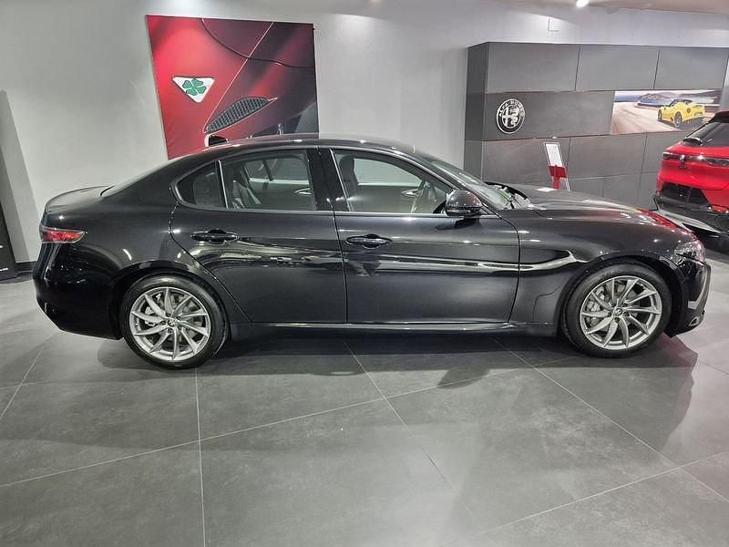 Ny Alfa Romeo Giulia Sprint Sprint 160 HK (117 kW) 2026 Sort Coupe