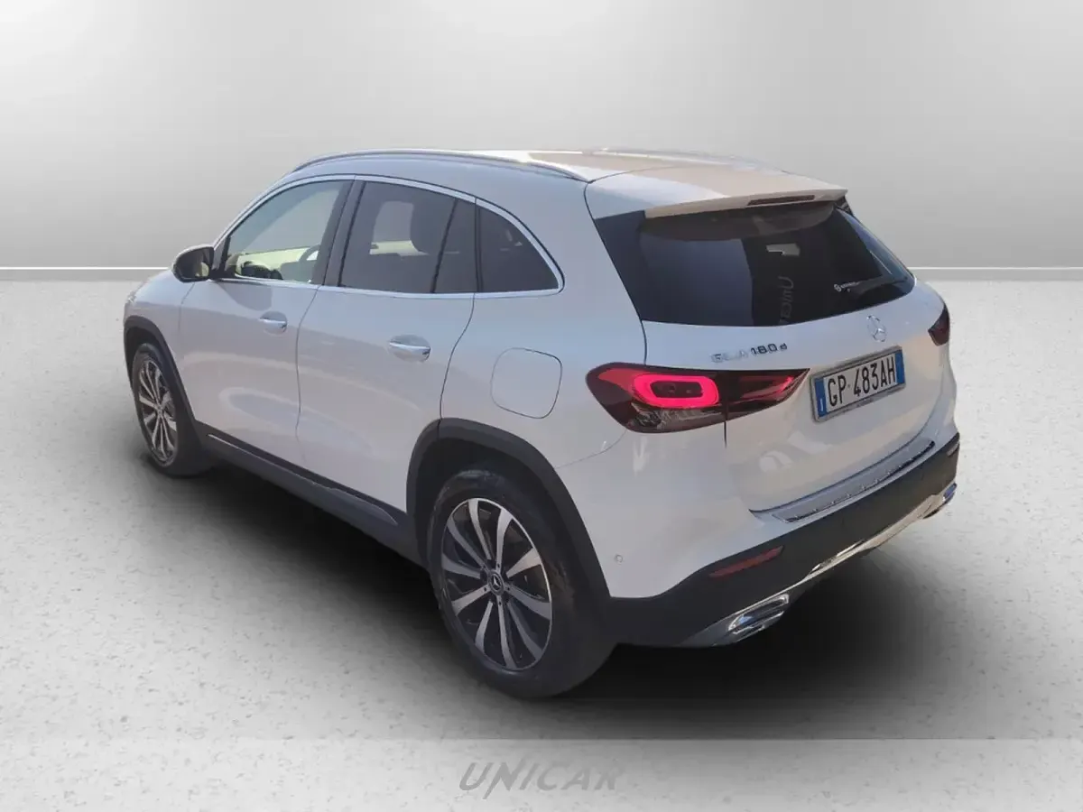 Usata Mercedes GLA180 116 CV (85 kW) 2023 Bianco SUV