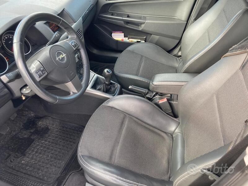 Grigio Usata 2006 Opel Astra Station wagon | 3000 € (Molto cara) - Immagine 1/4
