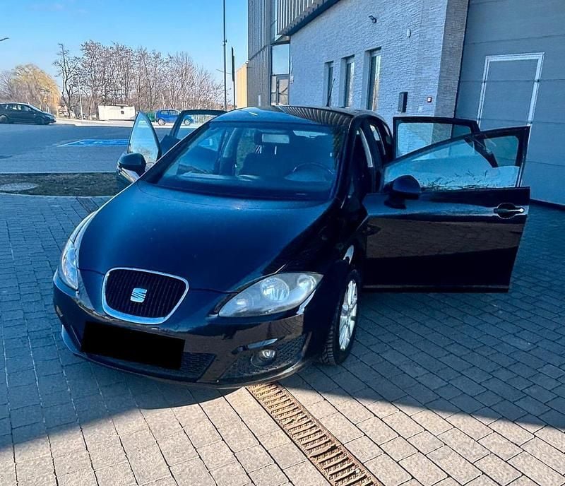 Usata Seat Leon Style 105 CV (77 kW) 2010 Nero Utilitaria