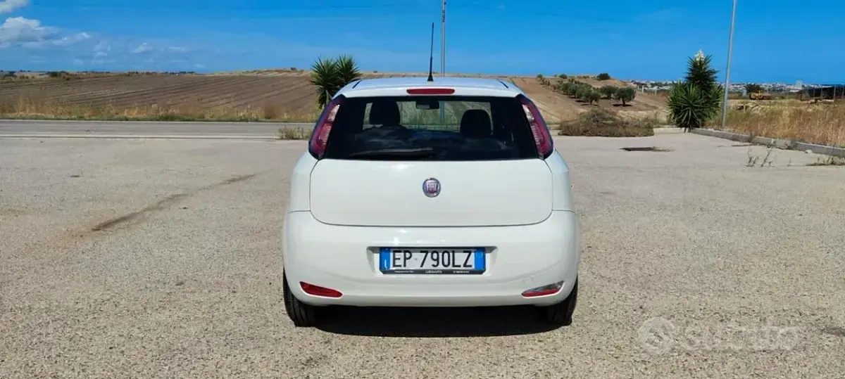 Usata Fiat Grande Punto 75 CV (55 kW) 2012 Bianco Utilitaria