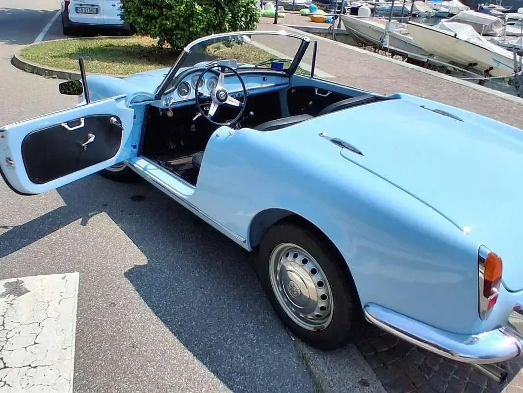 Usata Alfa Romeo Giulia Spider 92 CV (67 kW) 1963 Blu/azzurro Cabrio