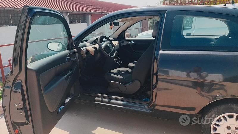 Usata Lancia Ypsilon 60 CV (44 kW) 2004 Blu Utilitaria