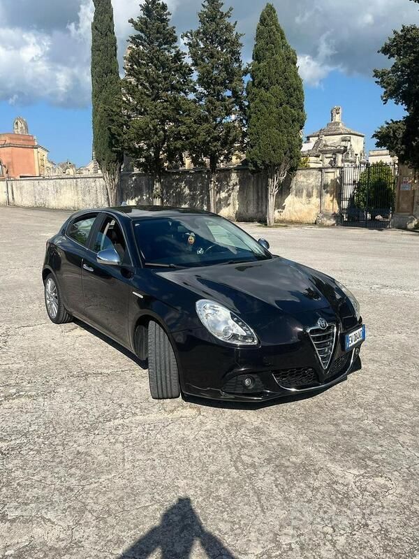 Nero Usata 2013 Alfa Romeo Giulietta Due volumi | 7000 € (Buon prezzo) - Immagine 1/4