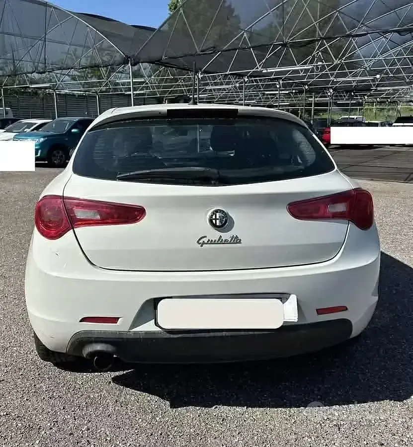 Begagnad Alfa Romeo Giulietta 120 HK (88 kW) 2015 Vit Halvkombi