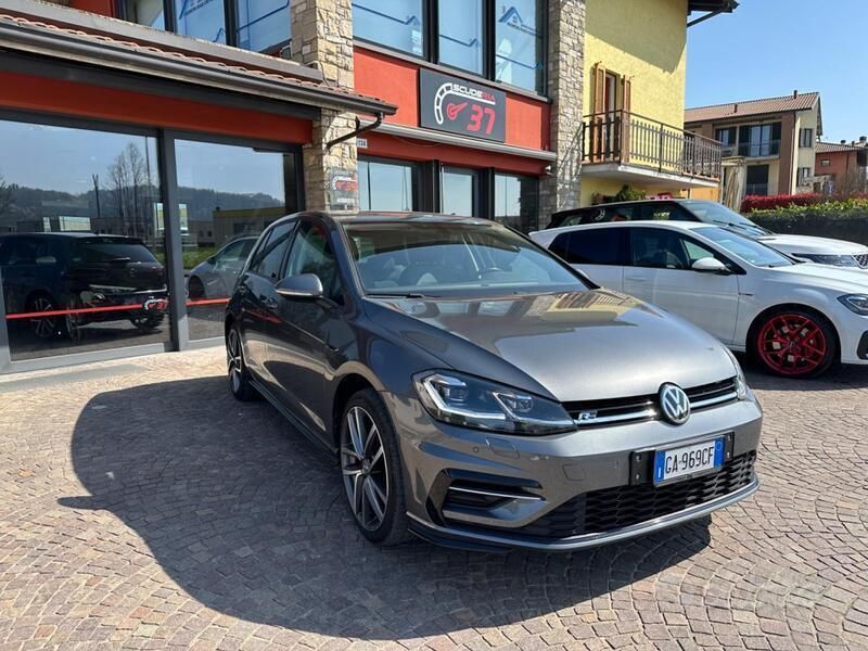 Grigio Usata 2018 VW Golf VII Sport Tre volumi | 22.490 € (Cara) - Immagine 1/4
