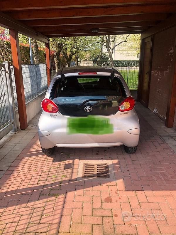 Usata Toyota Aygo 67 CV (49 kW) 2008 Grigio Utilitaria