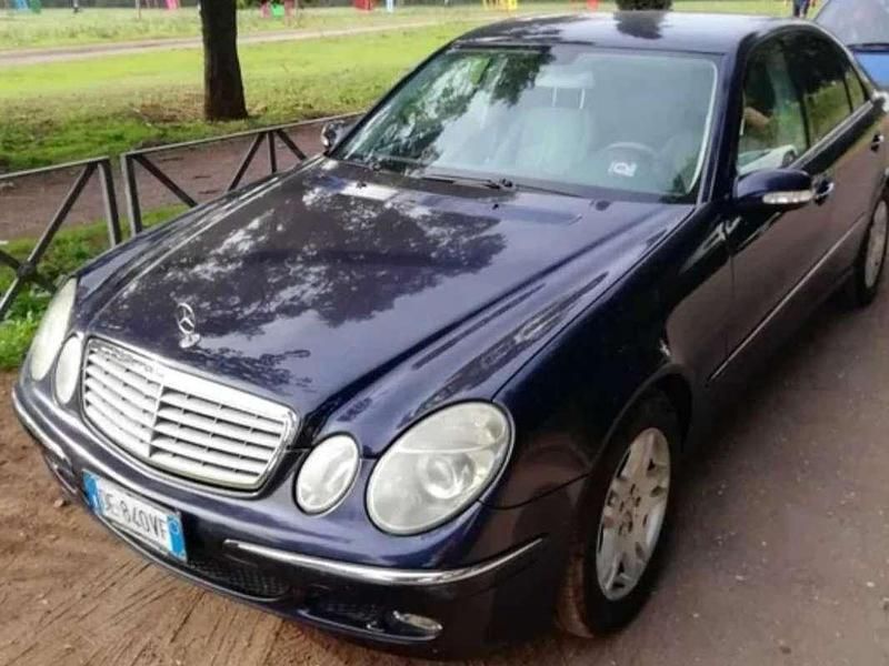 Usata Mercedes E280 Classic 177 CV (130 kW) 2007 Blu/azzurro Berlina