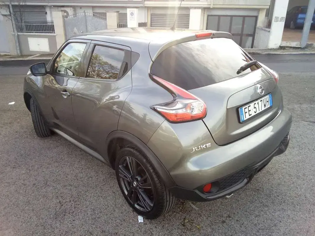Usata Nissan Juke Tekna 110 CV (80 kW) 2016 Grigio SUV