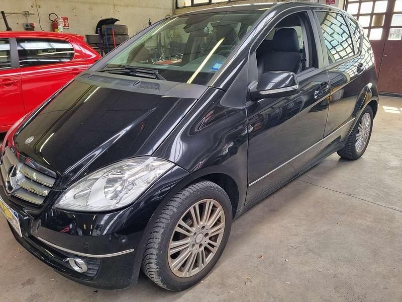 Nero Usata 2011 Mercedes A180 Elegance Monovolume | 4199 € (Buon prezzo) - Immagine 1/4