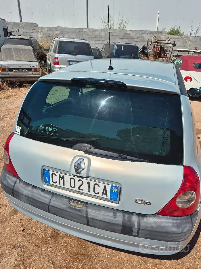 Usata Renault Clio II 100 CV (73 kW) 2004 Grigio Berlina