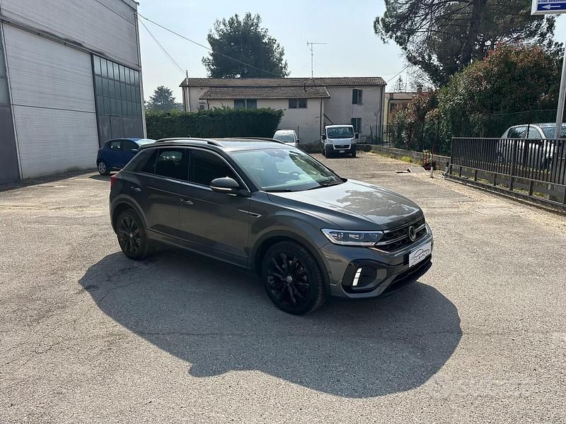 Usata VW T-Roc R-line 150 CV (110 kW) 2023 Grigio SUV