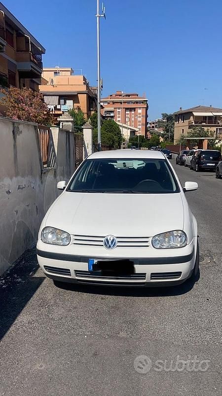 Usata VW Golf IV 105 CV (77 kW) 2001 Bianco Utilitaria
