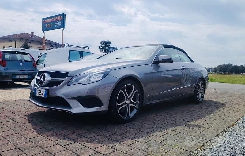 Usata Mercedes E220 170 CV (125 kW) 2014 Blu Cabrio