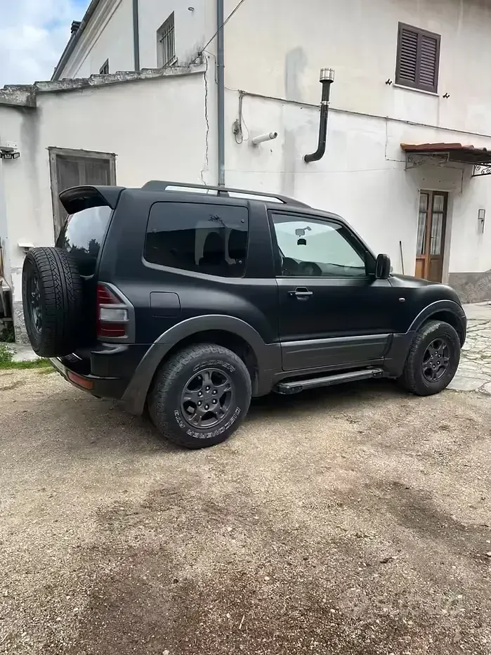 Usata Mitsubishi Pajero 160 CV (117 kW) 2001 Nero SUV