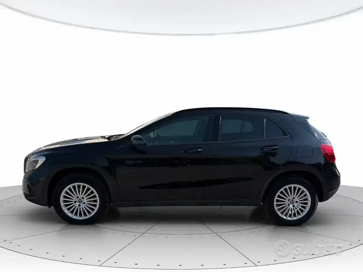 Usata Mercedes GLA200 Business 136 CV (100 kW) 2017 Nero SUV