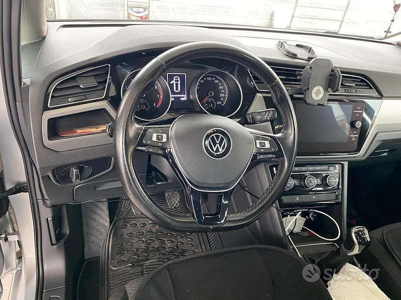 Usata VW Touran Comfortline 150 CV (110 kW) 2021 Grigio Monovolume