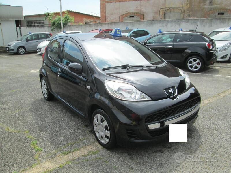 Usata Peugeot 107 Allure 68 CV (50 kW) 2009 Nero metallizzato Utilitaria