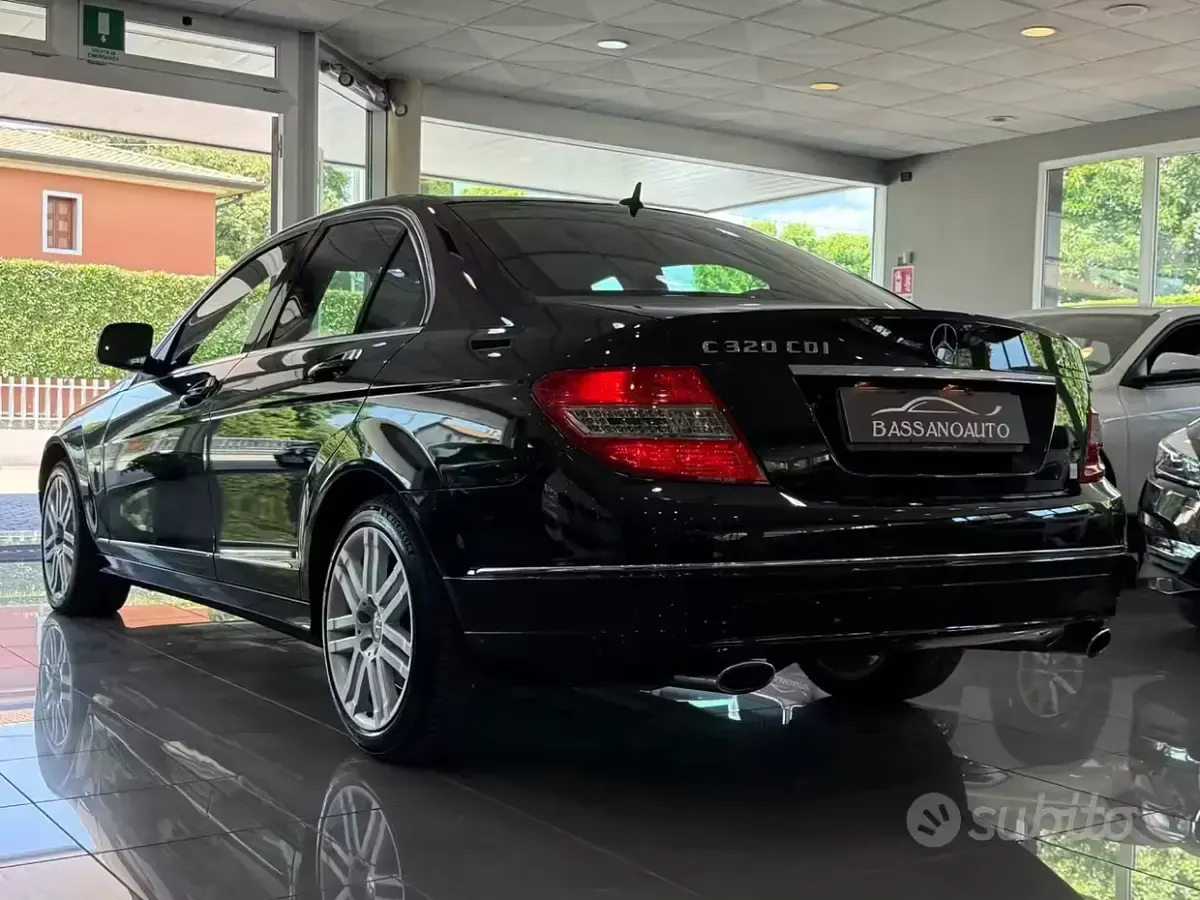 Usata Mercedes E350 231 CV (169 kW) 2010 Nero Berlina
