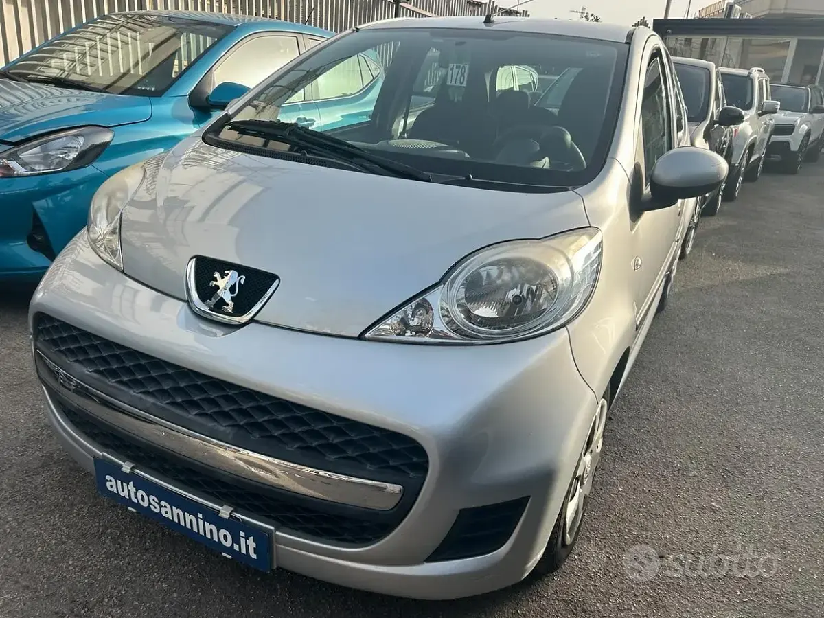 Usata Peugeot 107 Allure 68 CV (50 kW) 2011 Grigio Utilitaria