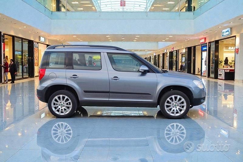 Usata Skoda Yeti Active 105 CV (77 kW) 2012 Grigio SUV