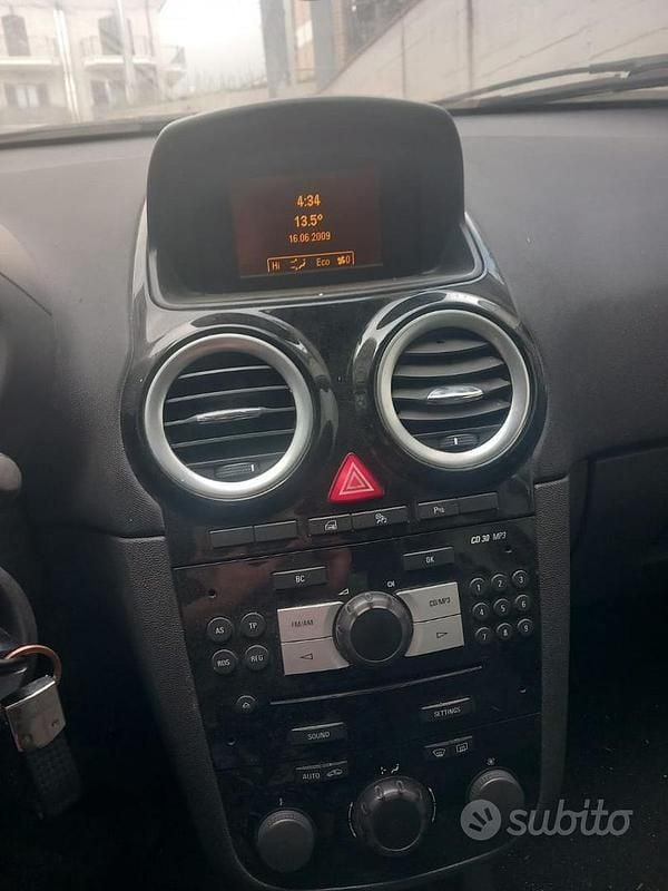 Usata Opel Corsa 90 CV (66 kW) 2009 Grigio Utilitaria