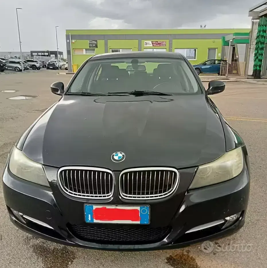 Usata BMW 318 143 CV (105 kW) 2010 Nero Berlina