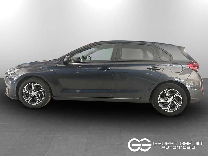Begagnad Hyundai i30 Prime 120 HK (88 kW) 2023 Dark knight metalizzato Sedan