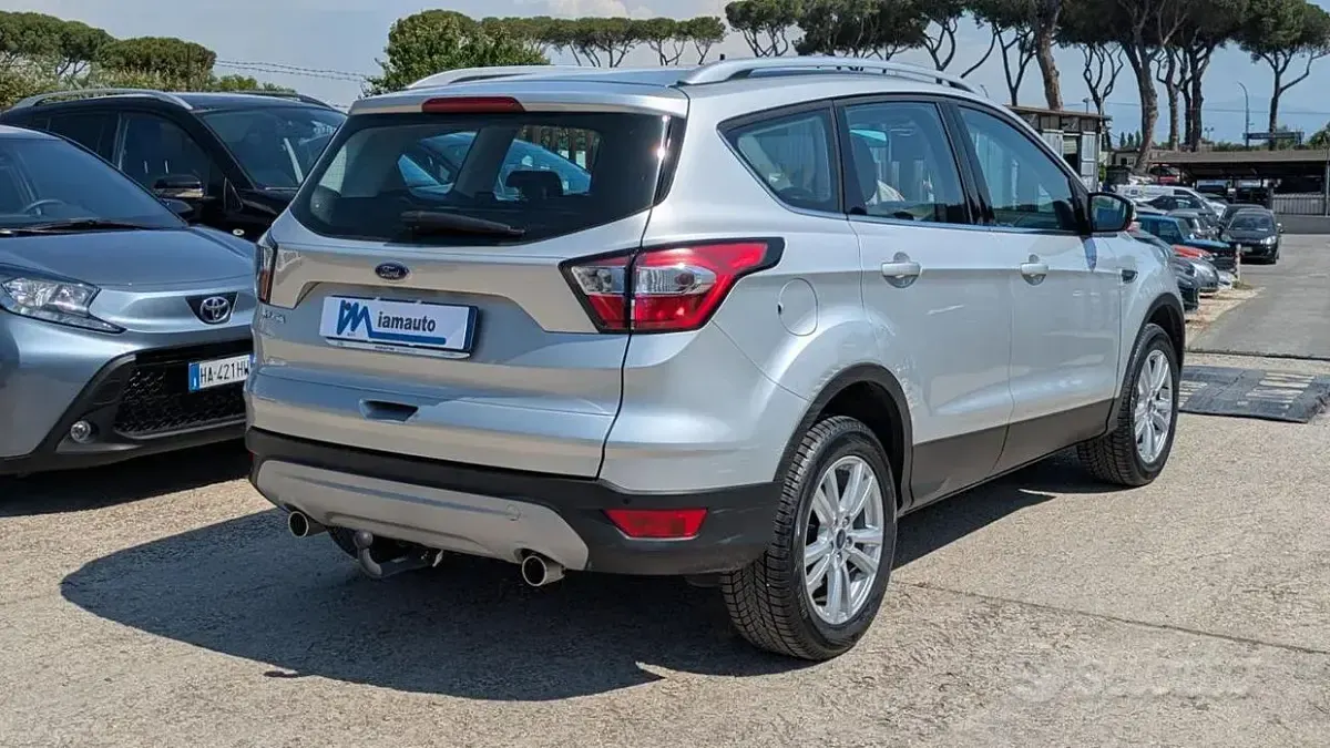 Usata Ford Kuga 120 CV (88 kW) 2019 Grigio SUV