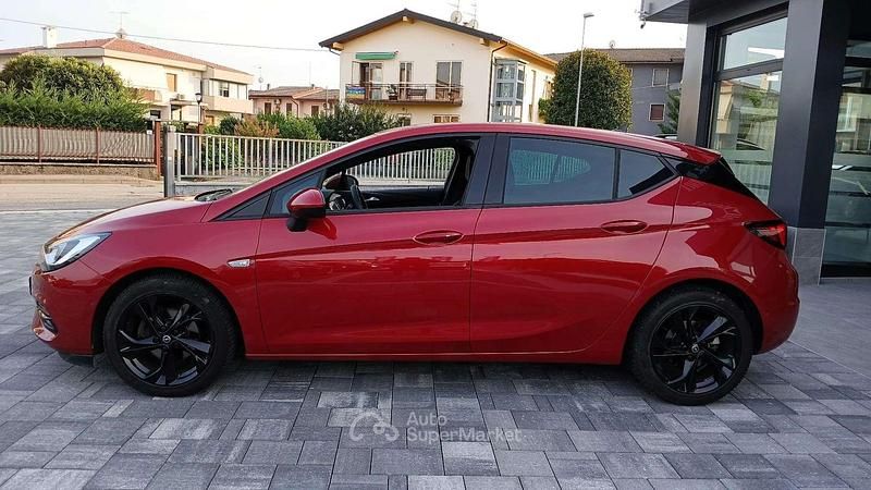 Usata Opel Astra Ultimate 122 CV (89 kW) 2019 Rosso Berlina